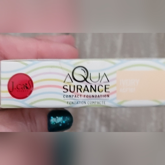 J.Cat Aqua Surance powder foundation in Ivory - Picture 3 of 4